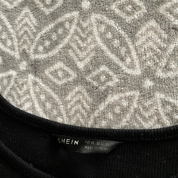 SHEIN black crop top - Picture 2 of 3